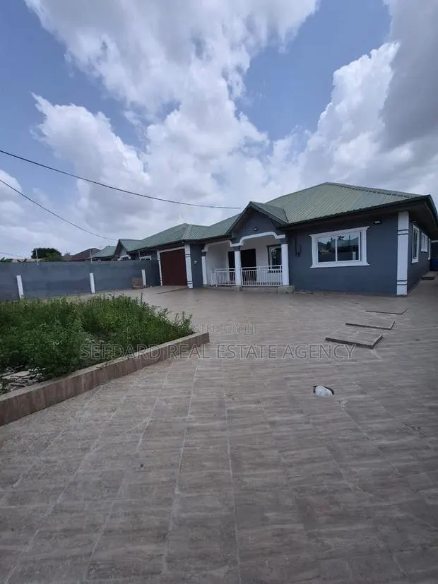 4bdrm House in Sefdard Properties, Amasaman for sale · Photo 1