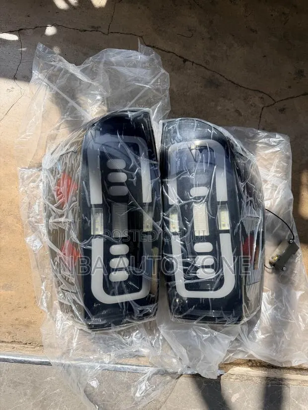 Toyota Tacoma 2018-2022 Spec Full Led Tail Light Pair · Photo 1