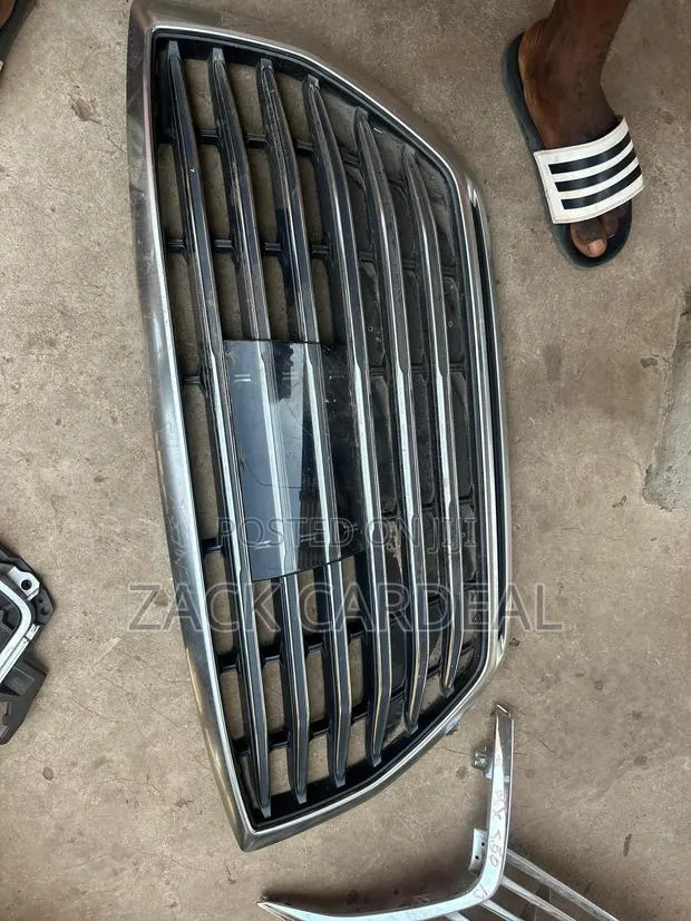 Hyndai Genesis G80 2018-2020 Front Grill Available · Photo 1