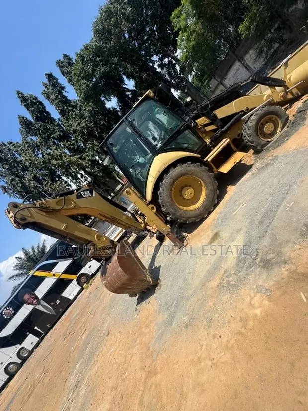 Caterpillar (CAT) Backhoe Loader · Photo 1