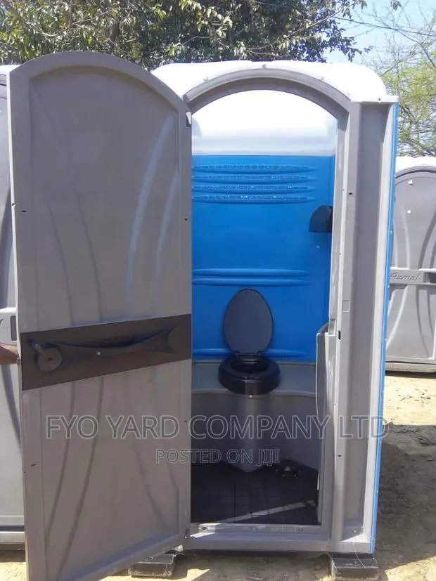 Male and Female Flushable Portable Toilet for Rent · Photo 1