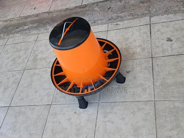 Plastic Feeders 12 Kg · Photo 1