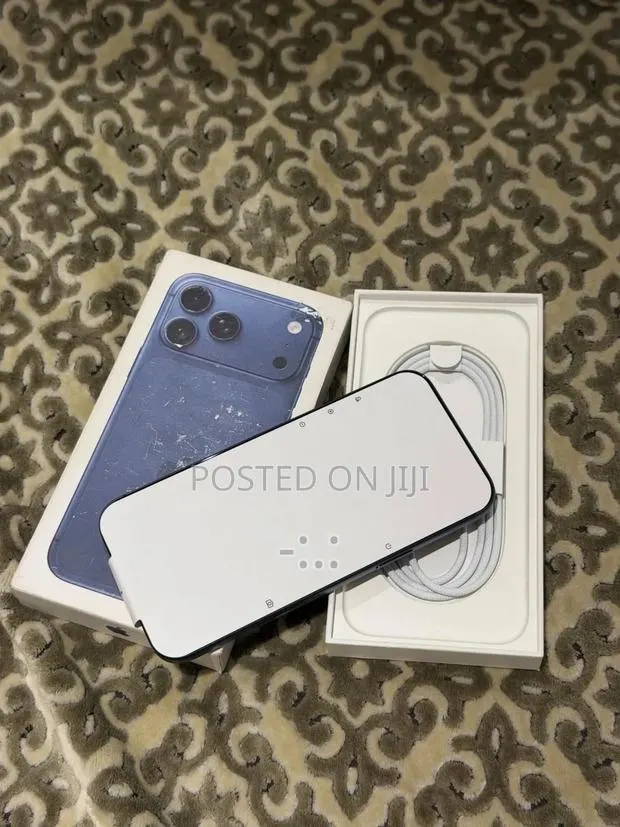 Apple iPhone 17 Pro Max 512 GB Blue · Photo 1