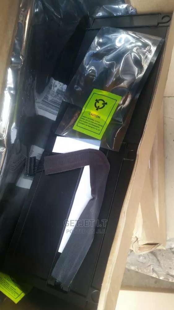Macbook Pro And Air Batteries Available · Photo 1