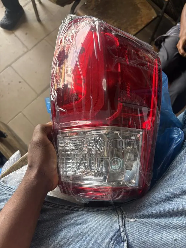 Toyota Tacoma 2017,2018,2019,2020,2021 Taillight · Photo 1