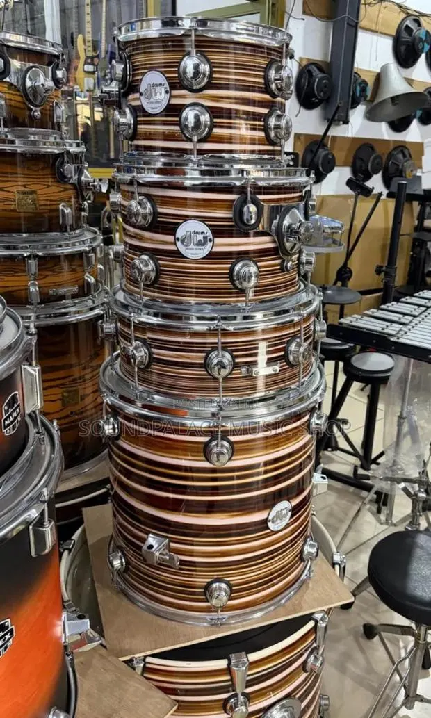 DW 5-Piece Professional Drumset · Photo 1