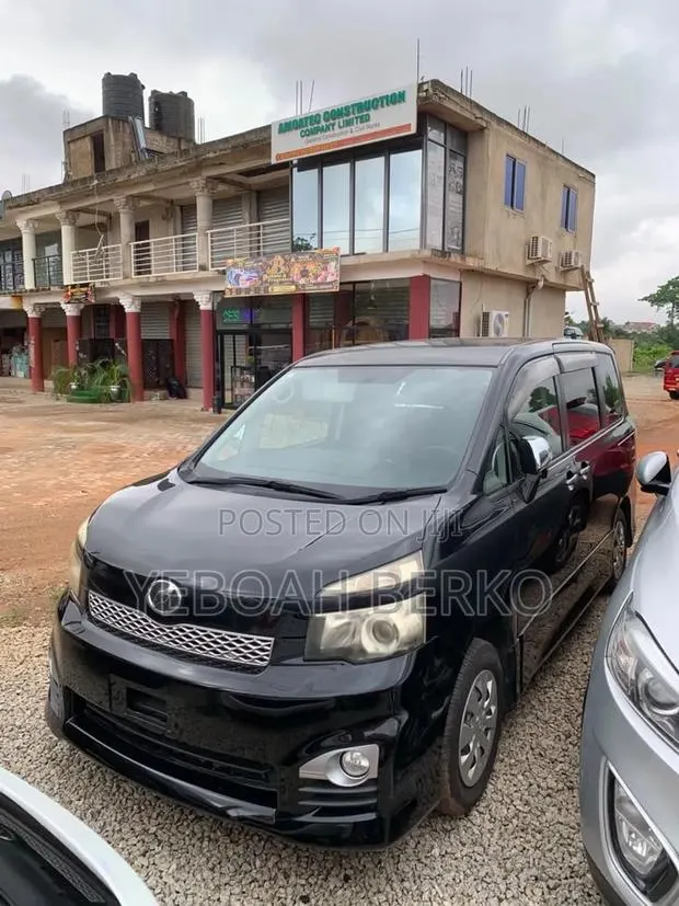 Toyota Voxy 2013 Black · Photo 1