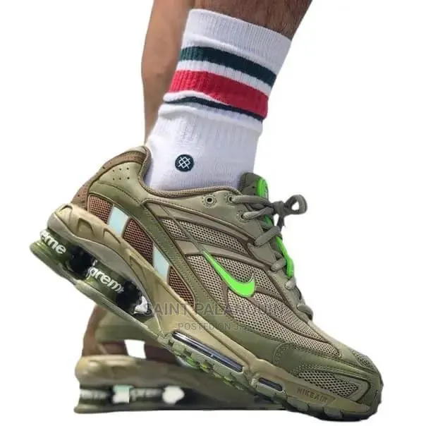 Nike Supreme Shox · Photo 1