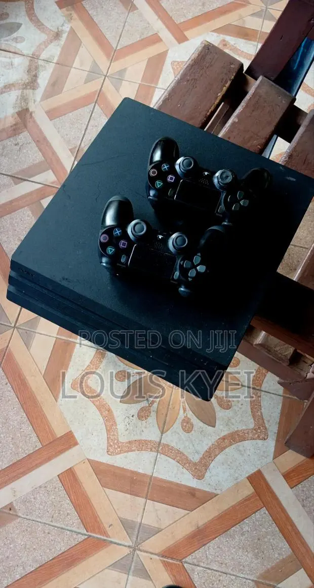 PlayStation 4 Pro 1TB · Photo 1