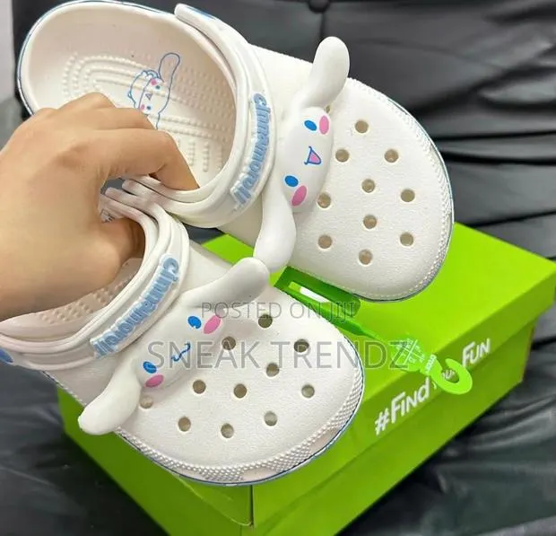 Crocs Comfortable Slides · Photo 1