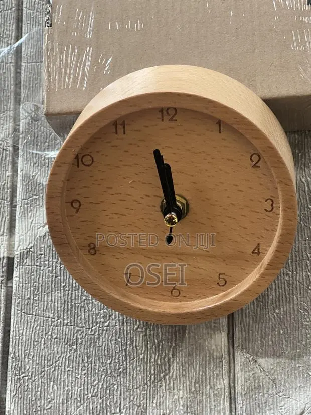 Wooden Clock · Photo 1