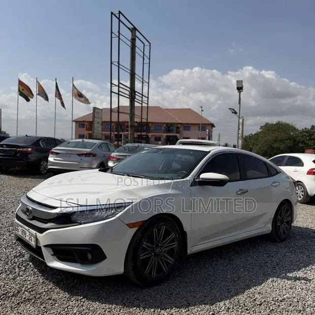 Honda Civic Touring 4dr Sedan (1.5L 4cyl) 2017 White · Photo 1