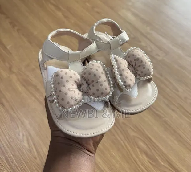 Kids Shoes · Photo 1