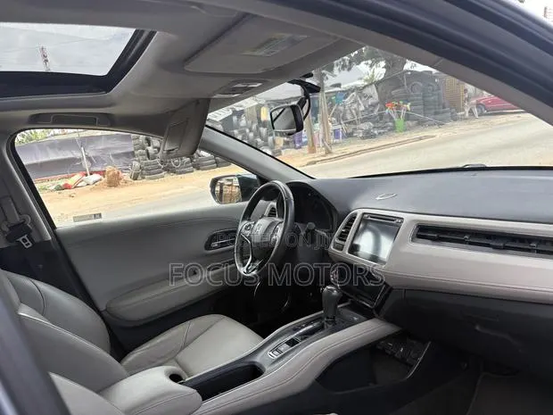 Honda HR-V 2018 Silver · Photo 1