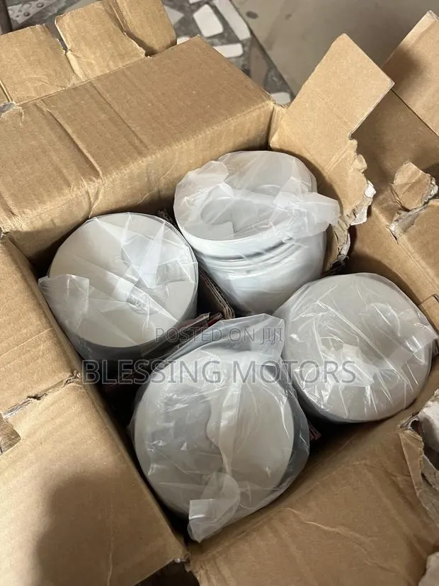 Nissan Td27 Piston Set · Photo 1