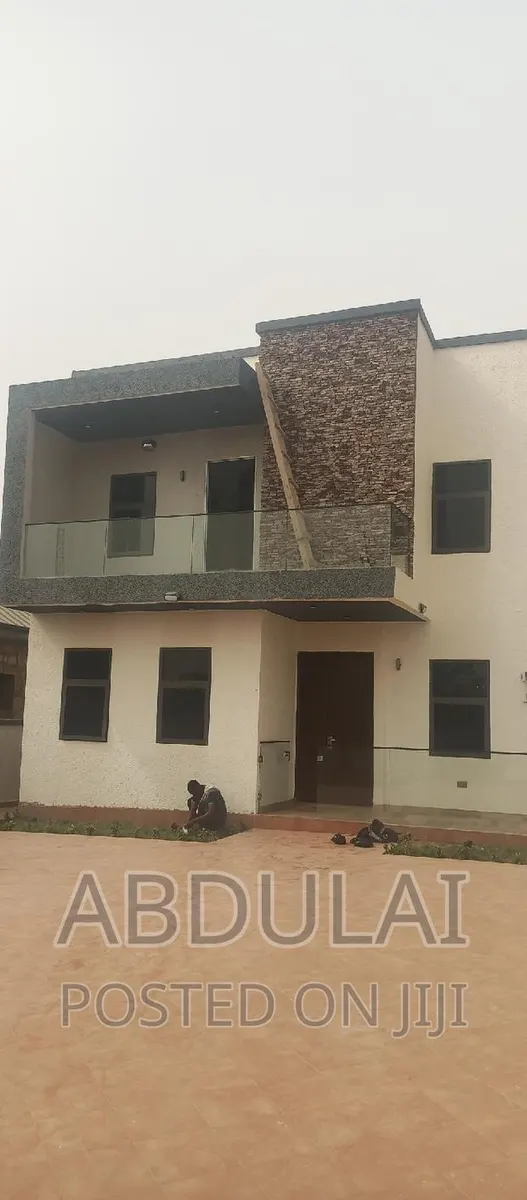 5bdrm House in Abdulai, Pillar 2 for rent · Photo 1
