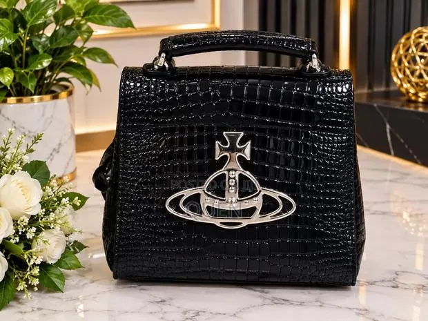 Ladies Beautiful Back Bag · Photo 1