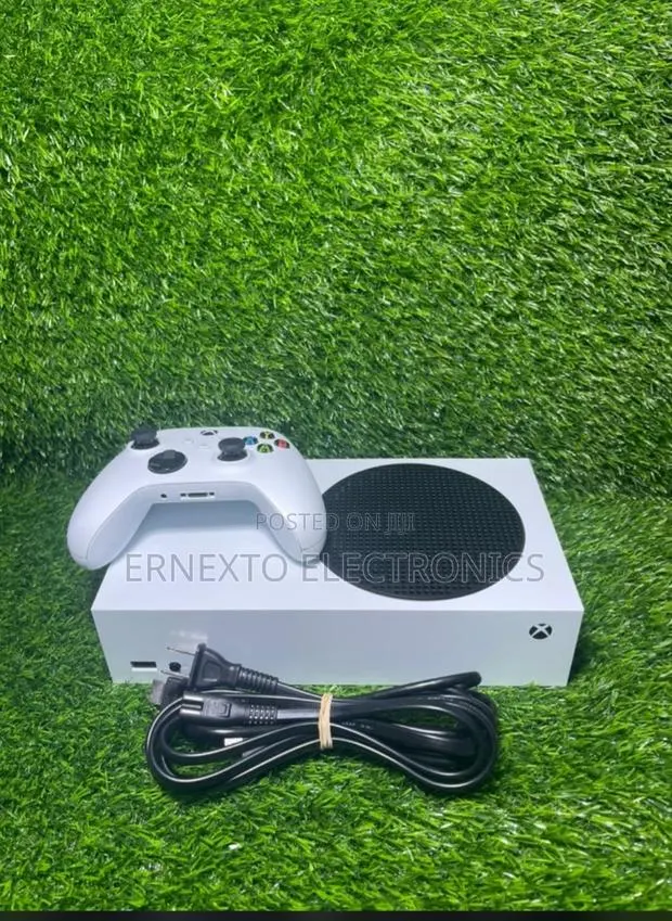 Xbox Series S Set With Controller and 8 Games Available as Seen · Photo 1