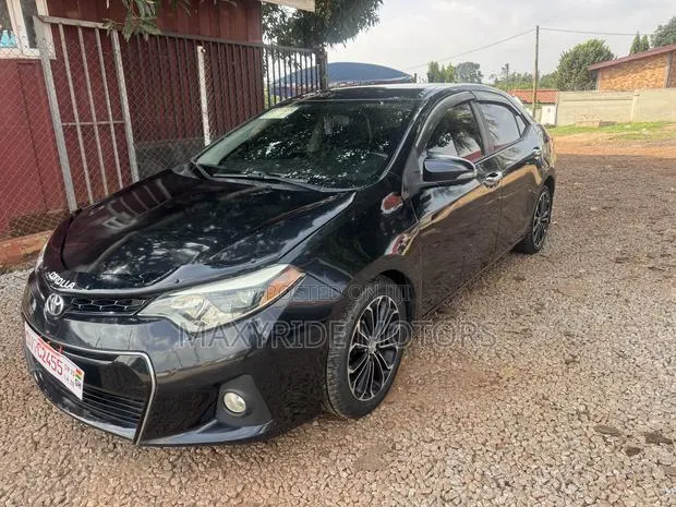 Toyota Corolla 2016 Black · Photo 1
