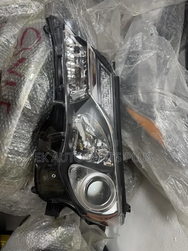 Toyota RAV4 Headlight 2013 2014 2015 · Photo 1
