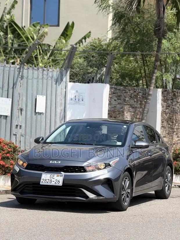Kia Forte FE 2022 Gray · Photo 1