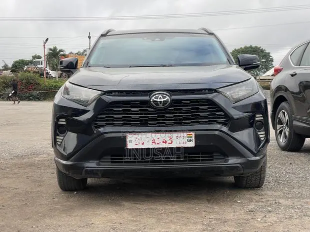 Toyota RAV4 2021 Black · Photo 1
