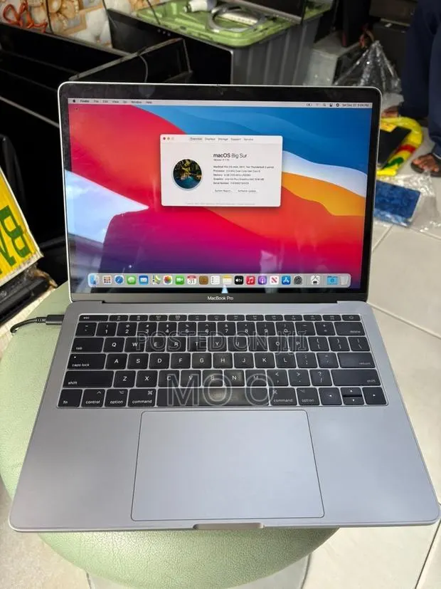 Laptop Apple MacBook Pro 2017 8GB Intel Core i5 SSD 256GB · Photo 1