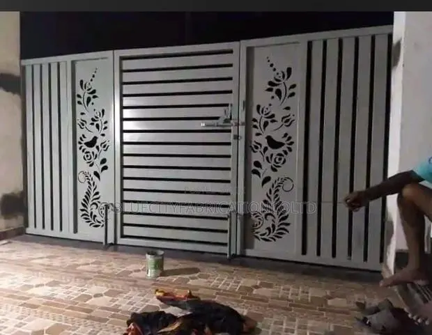 Mordern Sliding Metal Gate · Photo 1