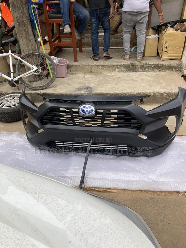 Toyota RAV4 2021 Front Bumper Complete · Photo 1