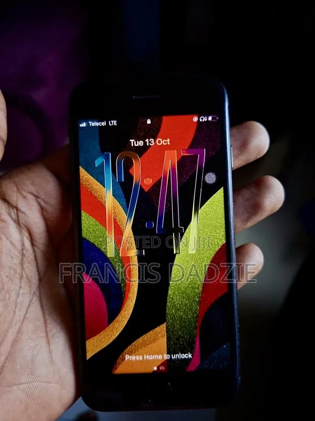 Apple iPhone SE (2022) 128 GB · Photo 1
