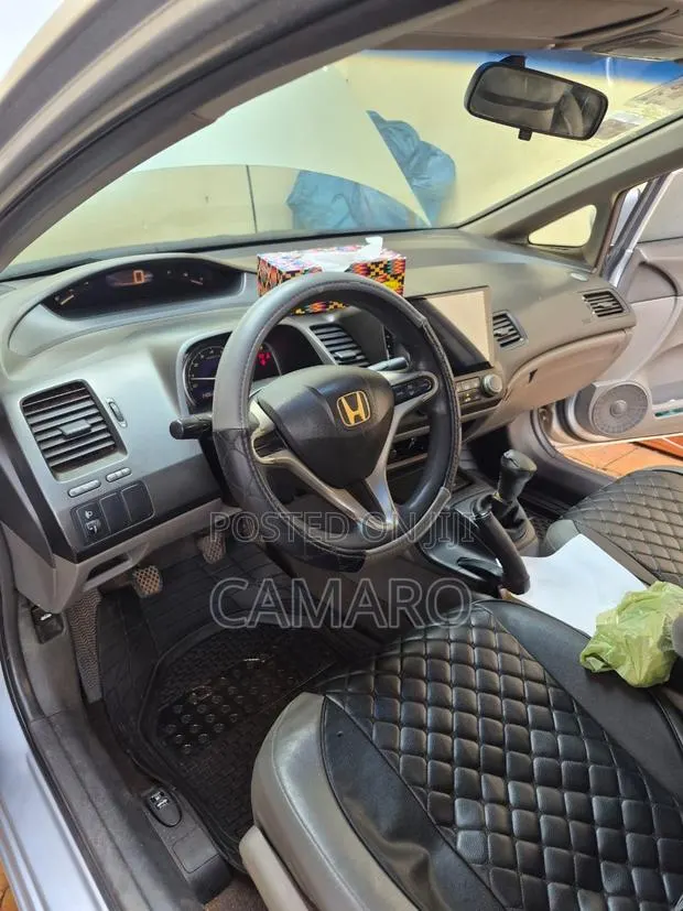 Honda Civic 1.8i VTEC 2009 Silver · Photo 1
