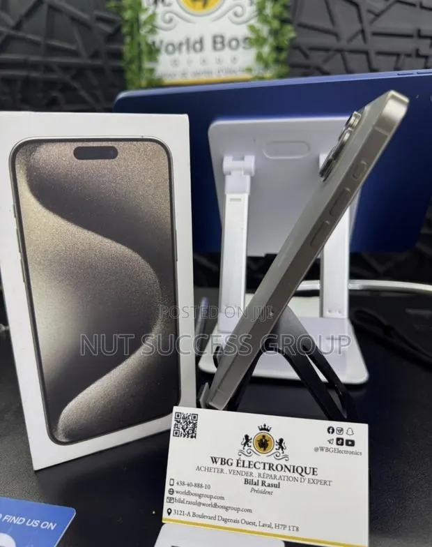 Apple iPhone 15 Pro Max 256 GB Silver · Photo 1