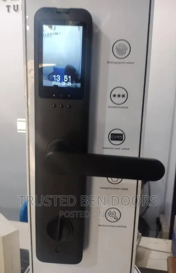 Paladin Turkish Biometric Smart Lock With Video Camera · Photo 1