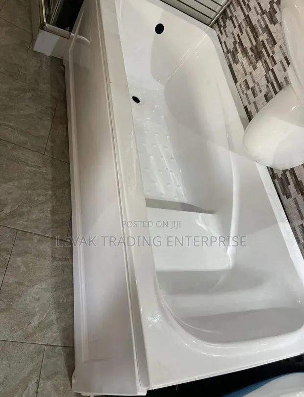 UK Bathtub- Seater Bathtub With Metal Under · Photo 1