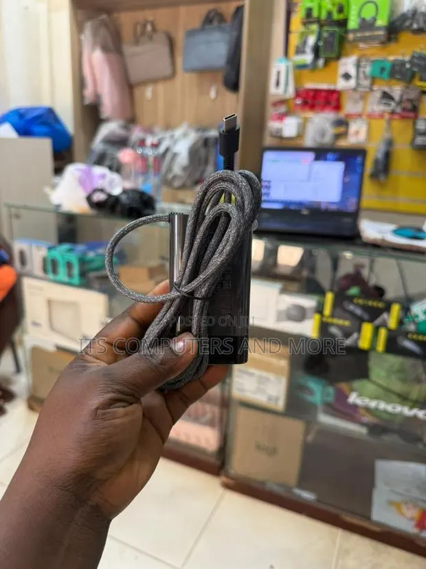 HP 65w Type C Adapter · Photo 1