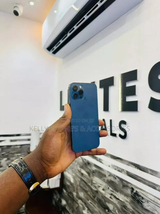 Apple iPhone 13 Pro Max 256 GB Blue · Photo 1