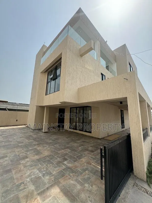 4bdrm Townhouse/Terrace in Mainstay Estates, Airport Residential Area · Photo 1