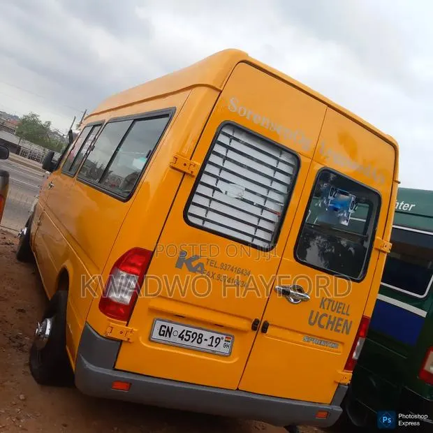 Mercedes-Benz Sprinter 2012 Yellow · Photo 1