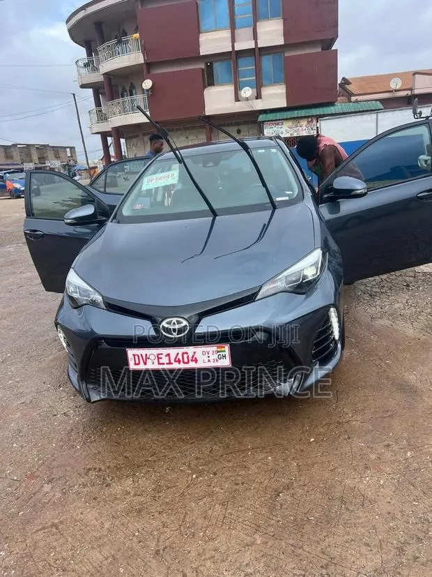 Toyota Corolla SE (1.8L 4cyl 2A) 2018 Gray · Photo 1