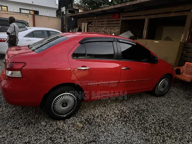 Toyota Yaris 1.3 VVT-i Automatic 2008 Red · Photo 1