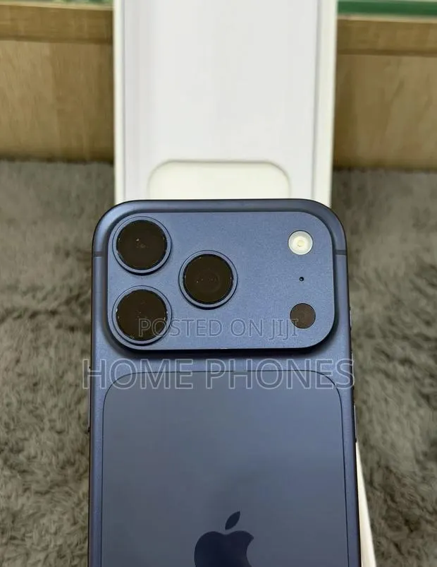 Apple iPhone 17 Pro Max 256 GB Blue · Photo 1