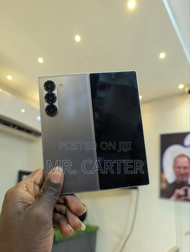 New Samsung Galaxy Z Fold6 512 GB Silver · Photo 1