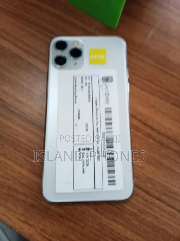 Apple iPhone 11 Pro 64 GB White · Photo 1