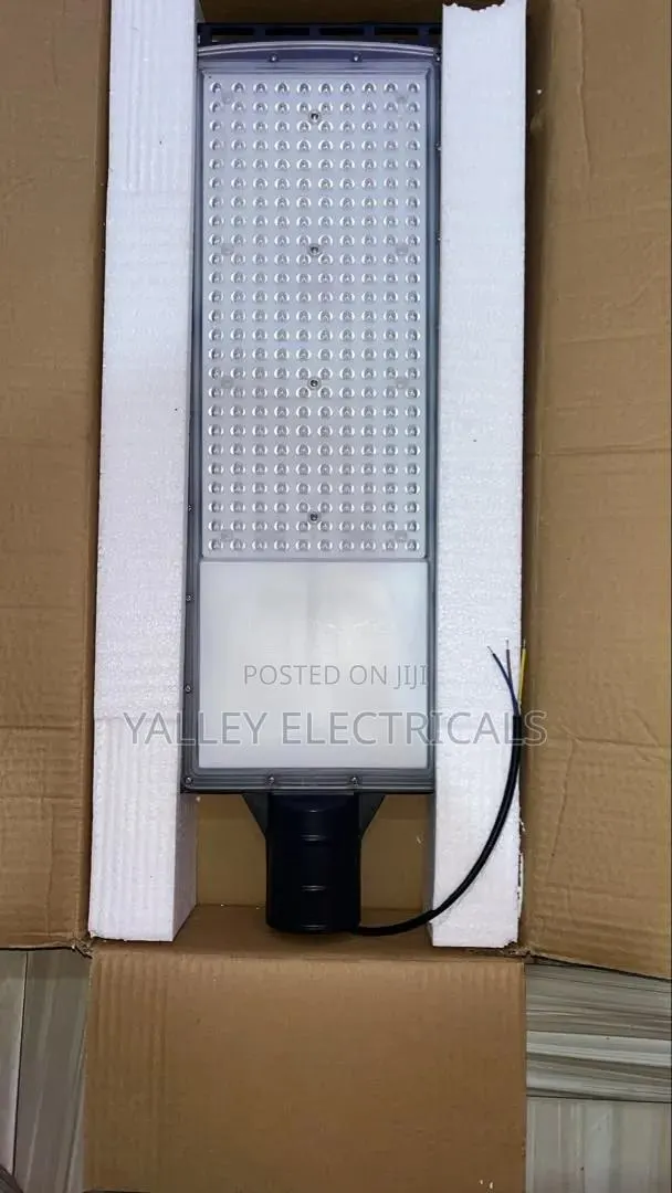3 Eye Streetlight + Free Photocell. · Photo 2