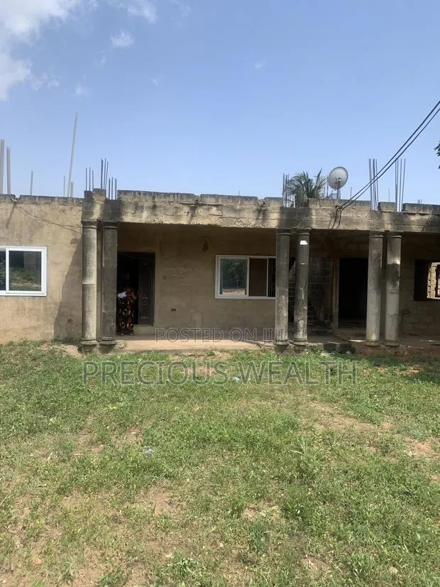 5bdrm Duplex in A C P Estate, Kwabenya for sale · Photo 1