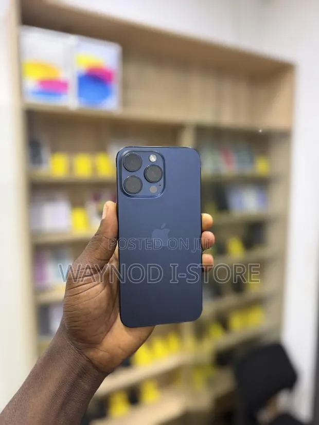 Apple iPhone 15 Pro Max 256 GB Blue · Photo 1