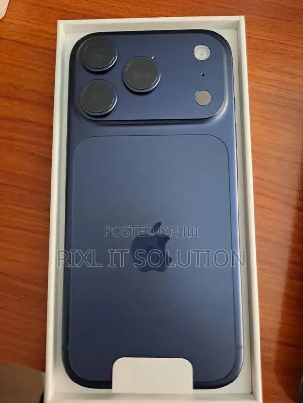 New Apple iPhone 17 Pro Max 256 GB Blue · Photo 1