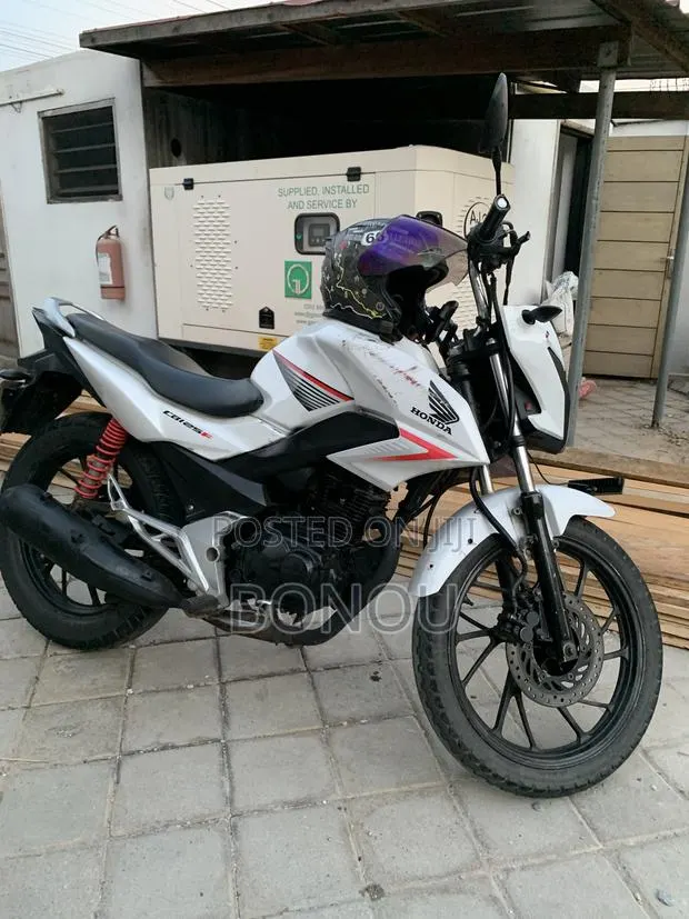 Honda CB 2012 White · Photo 3