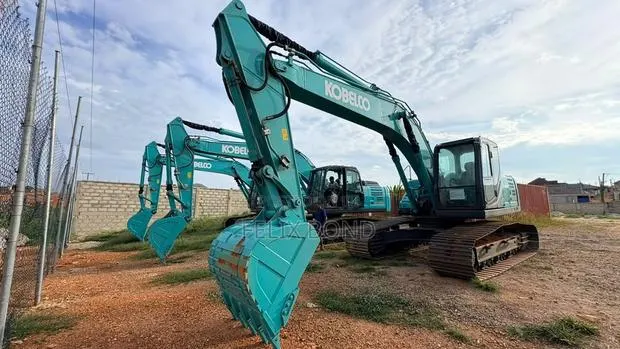 Kobelco Excavator 220 · Photo 1