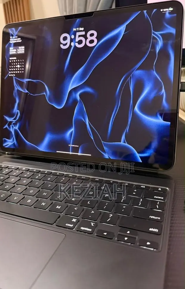 Apple iPad Pro 13 (2025) 512 GB Silver · Photo 2